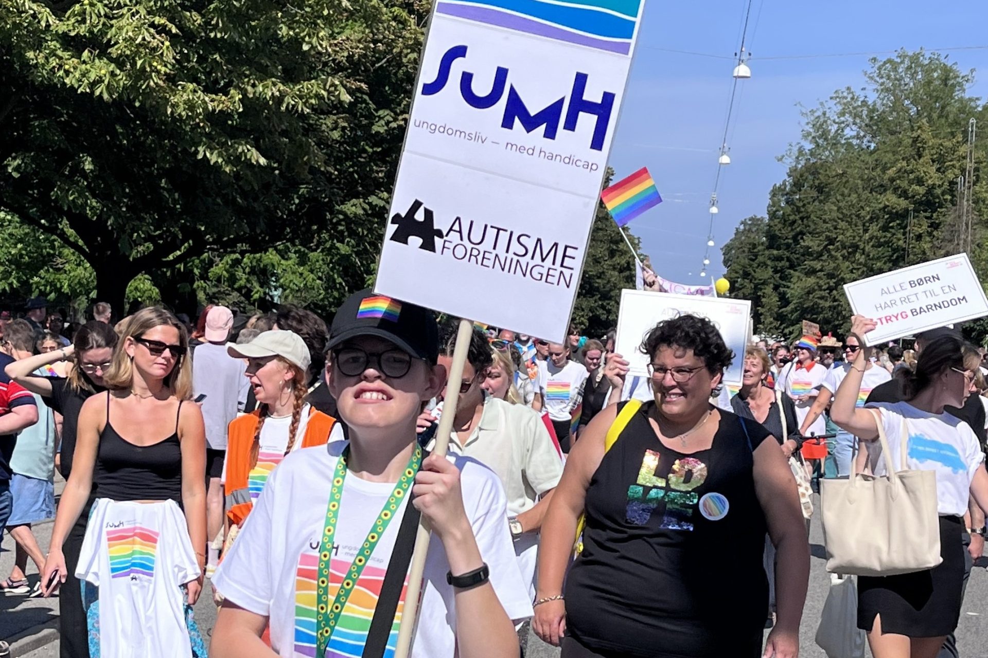 SE BILLEDERNE – SUMH i PRIDE parade 2023